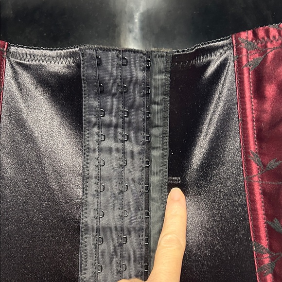Burgundy Corset Black tie Detailing victoria’s Secret size medium y2k garter - Picture 5 of 8